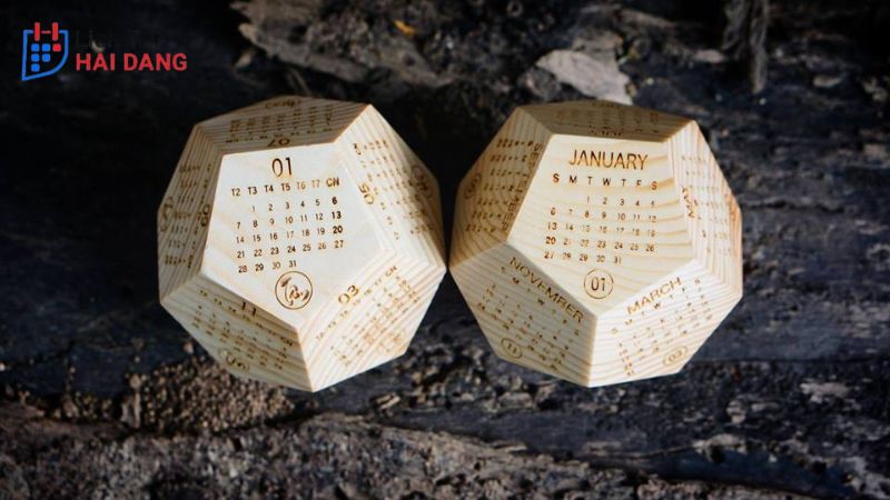 Lịch Gỗ Để Bàn 12 Mặt 2 Lịch gỗ 12 mặt nguyên khối