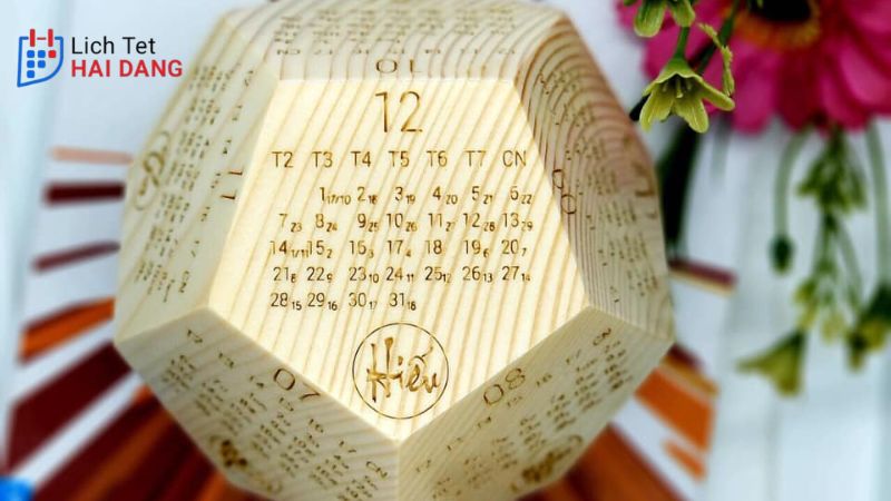 Lịch Gỗ Để Bàn 12 Mặt 6 Lịch tết hải đăng - công ty cung cấp lịch gỗ để bàn 12 mặt uy tín